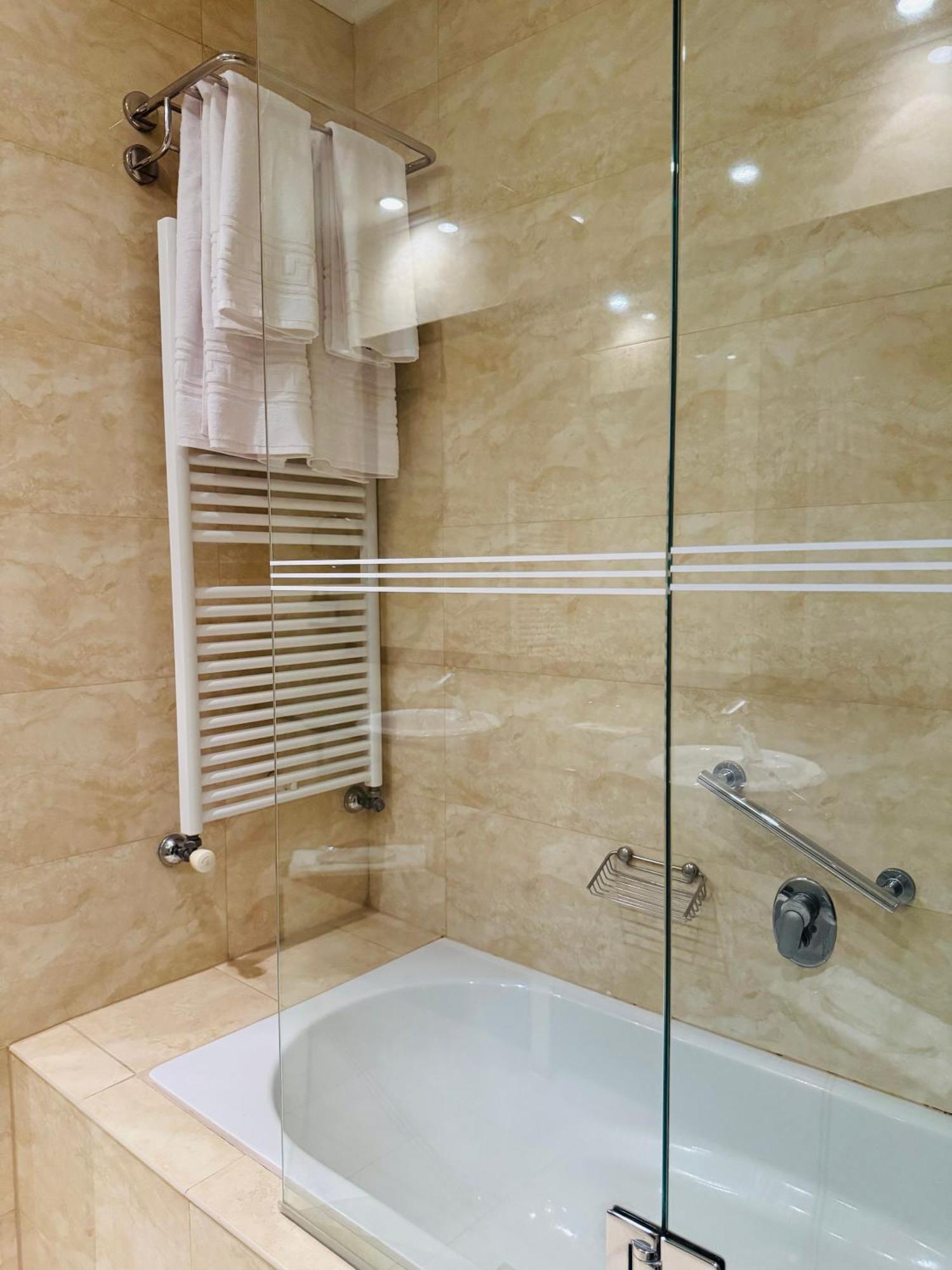 Hotel Rivo Temesvár Kültér fotó