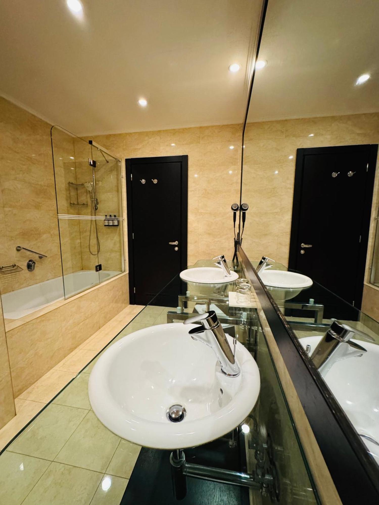Hotel Rivo Temesvár Kültér fotó
